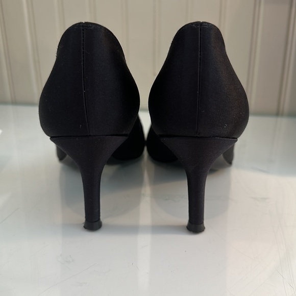 Stuart Weitzman lace pumps - Picture 4 of 4